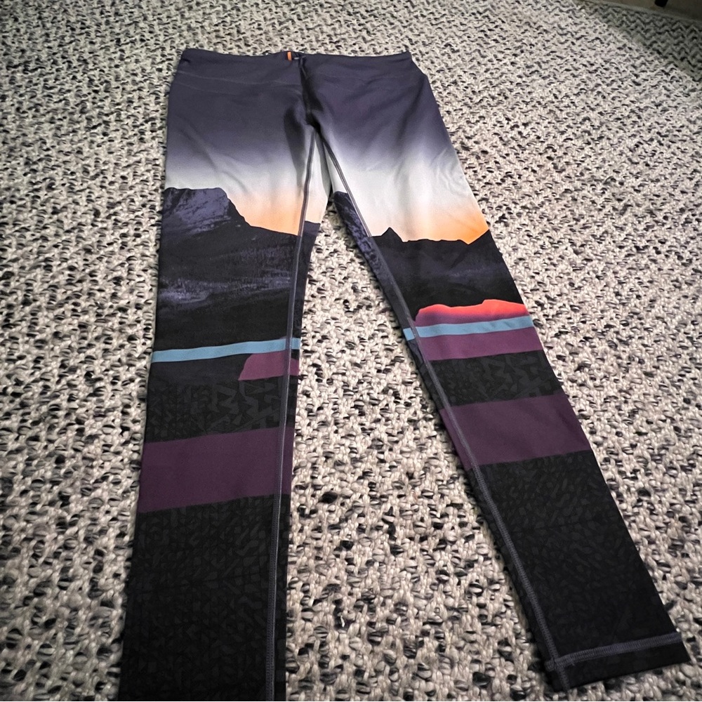 Desert mountain leggings by LUCY - Large, New without tags